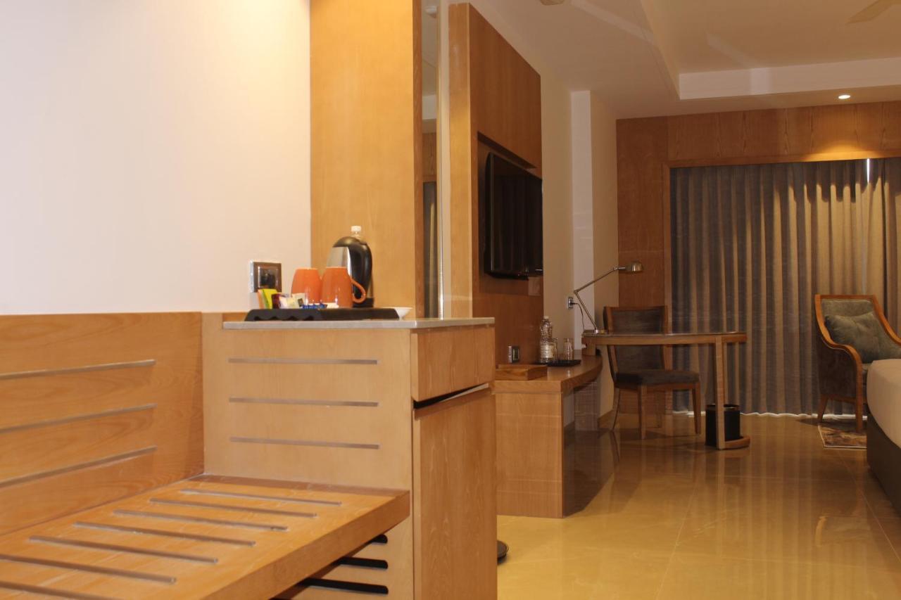 เลมอน ทรี พรีเมียร์ Hotel ทวารกา ภายนอก รูปภาพ