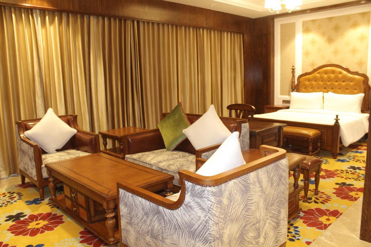 เลมอน ทรี พรีเมียร์ Hotel ทวารกา ภายนอก รูปภาพ